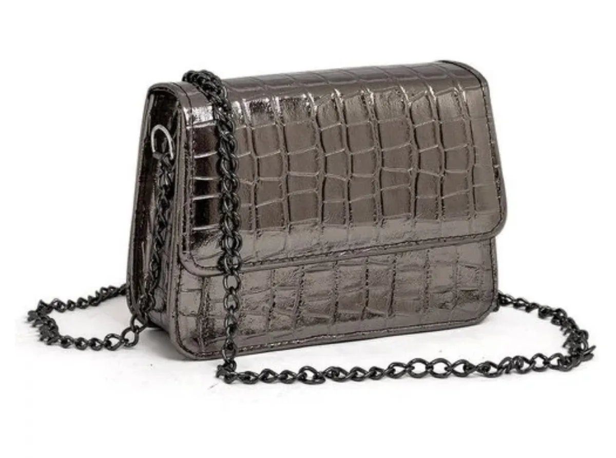 Bolsa mini croco com alça corrente transversal estilosa